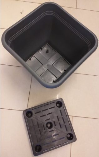Négyszögletes cserép önöntözővel 33 cm anthracite